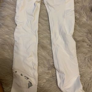 WHITE LULU LEMON VERY RARE HAWAII EDITON LEGGINGS